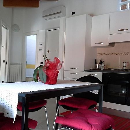 Casa Vacanze The Flea'S Home Фонді Номер фото